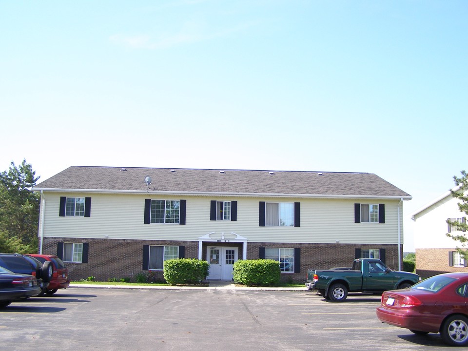 Lakeview Apartments in Manistee, MI - Building Photo