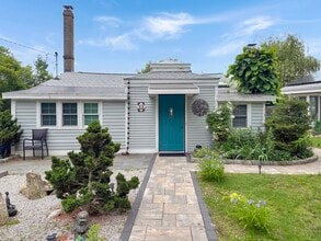 53 Lakeshore Dr in Holliston, MA - Building Photo - Building Photo