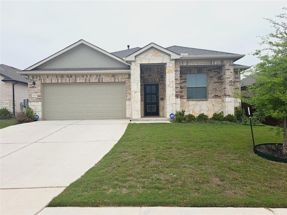 16408 Coratina Dr in Pflugerville, TX - Building Photo
