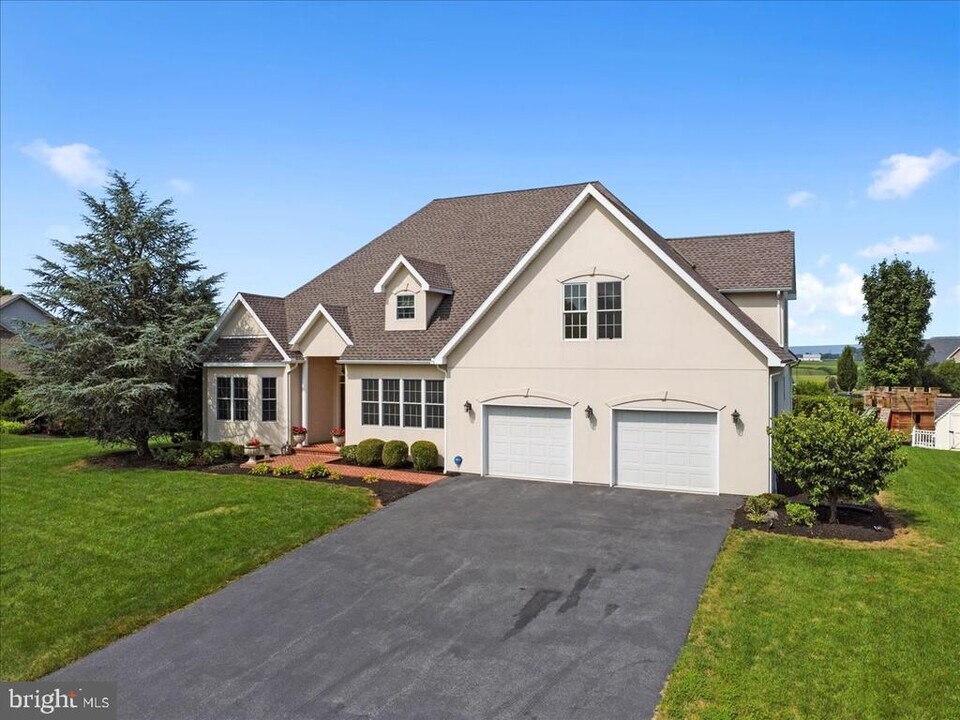 3271 St Andrews Dr in Chambersburg, PA - Building Photo