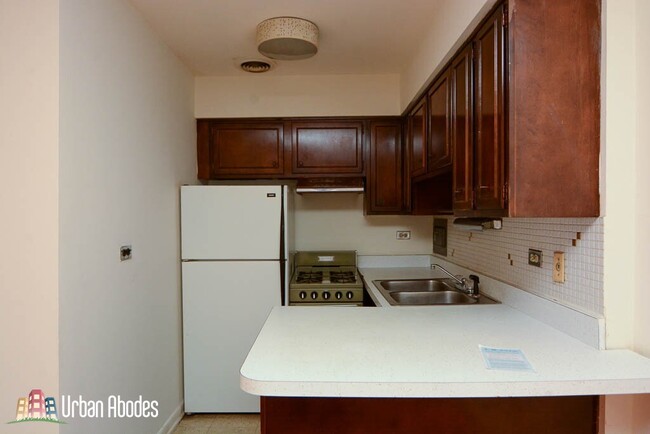 2622 N Hampden Ct, Unit M06B in Chicago, IL - Foto de edificio - Building Photo