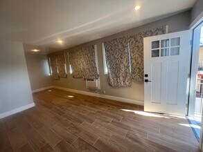 14921 Vanowen St in Los Angeles, CA - Building Photo - Building Photo