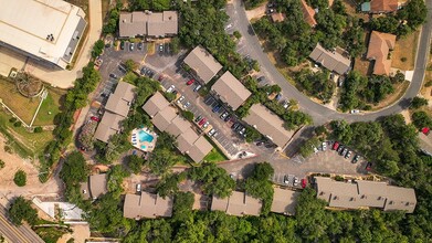 Settlers Creek Apartments in Austin, TX - Foto de edificio - Building Photo