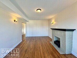 2432 N Milwaukee Ave, Unit 2 in Chicago, IL - Building Photo - Building Photo