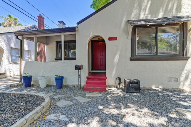 1713 Burnett Wy in Sacramento, CA - Building Photo - Building Photo