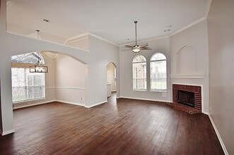 1402 Lost Creek Dr in Desoto, TX - Building Photo - Building Photo