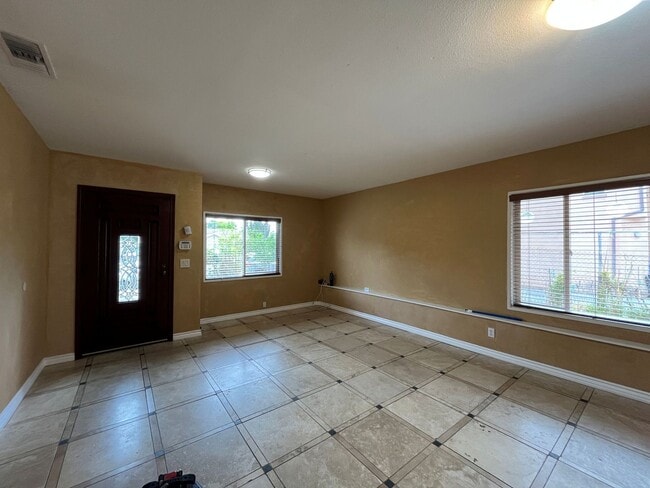 7315 Owensmouth Ave in Los Angeles, CA - Building Photo - Building Photo