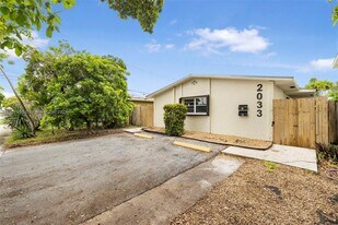 2033 Dewey St in Hollywood, FL - Building Photo