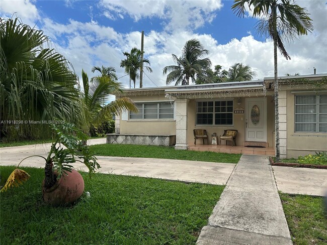 6420 SW 18th Ter in Miami, FL - Foto de edificio - Building Photo