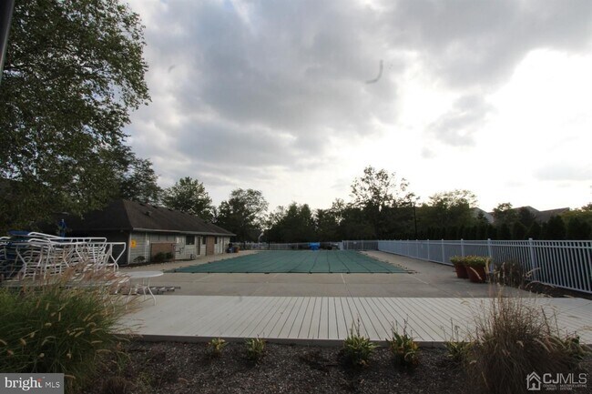 5310 Ravens Crest Dr in Plainsboro, NJ - Building Photo - Building Photo