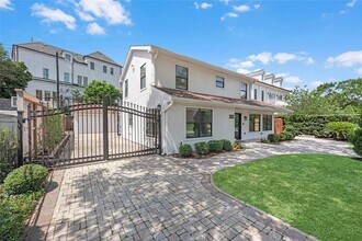 2414 Avalon Pl in Houston, TX - Building Photo - Building Photo
