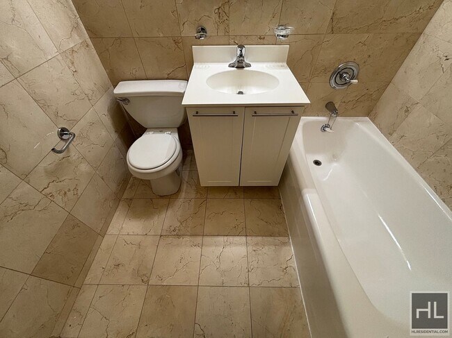 Fourth Avenue in New York, NY - Building Photo - Building Photo