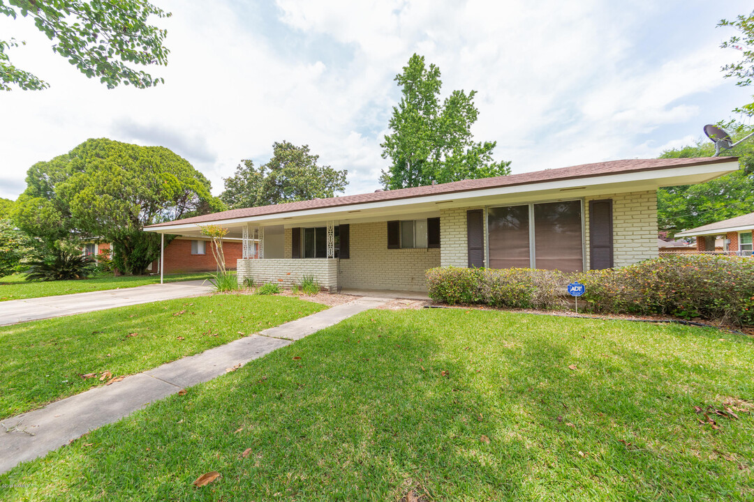 207 Ashwood Dr in Lafayette, LA - Building Photo