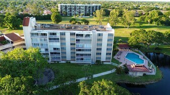 7051 Environ Blvd in Lauderhill, FL - Building Photo