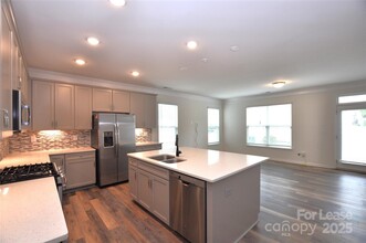 536 Laurel Walk Ln in Belmont, NC - Foto de edificio - Building Photo