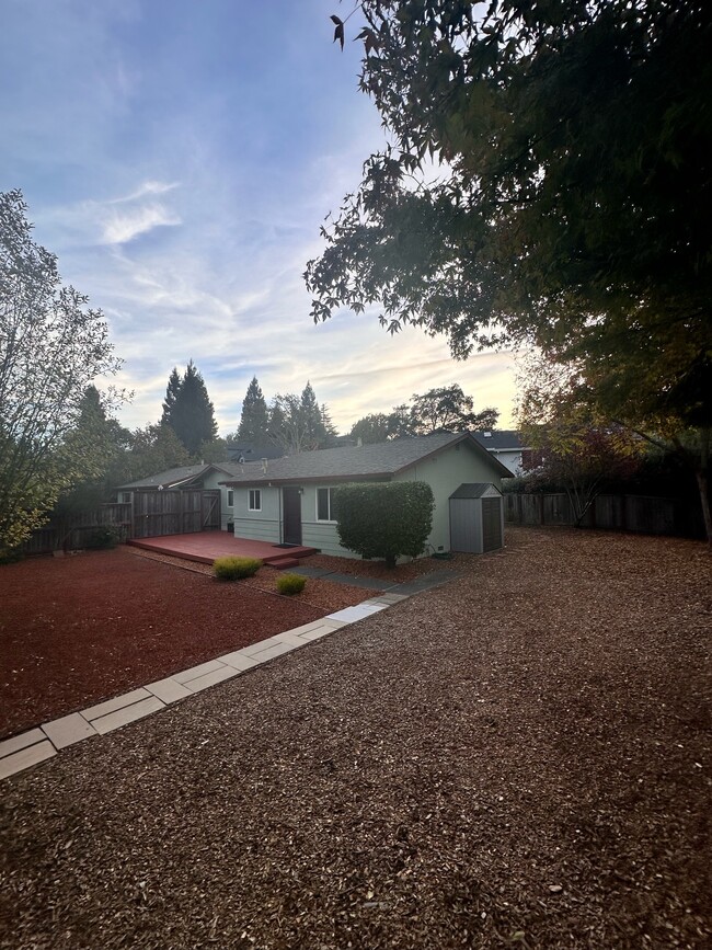 7540 Meadowlark Dr in Sebastopol, CA - Foto de edificio - Building Photo