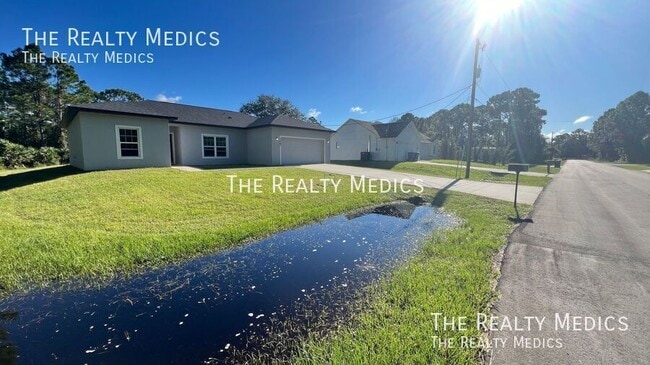 1063 Pappas Rd SE in Palm Bay, FL - Building Photo - Building Photo