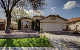 12817 W Alvarado Rd in Avondale, AZ - Building Photo