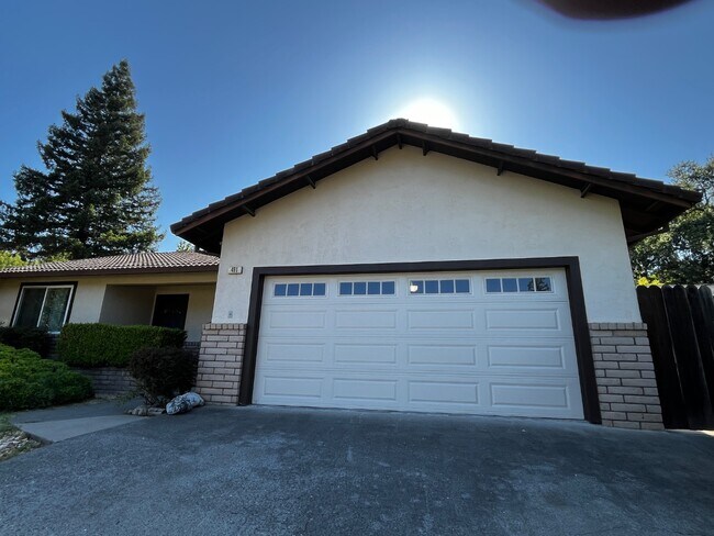 491 N Foothill Blvd in Cloverdale, CA - Building Photo - Building Photo