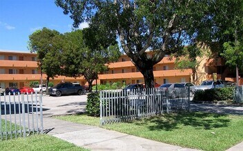 800 NE 12th Ave in Homestead, FL - Building Photo - Building Photo