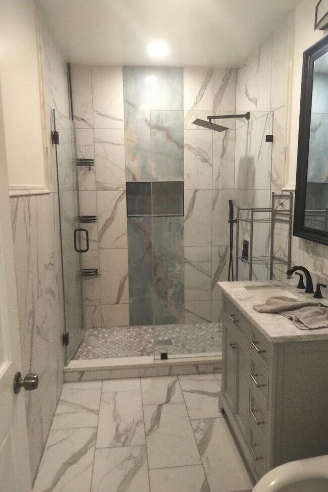 6108 W Addison St, Unit 4 in Chicago, IL - Building Photo - Building Photo