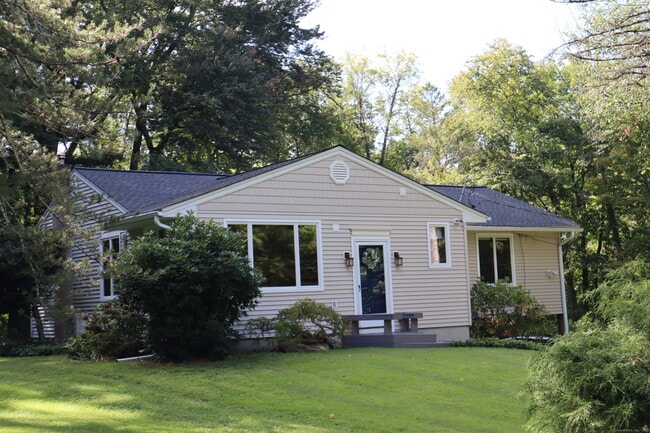 151 Chestnut Ridge Rd in Bethel, CT - Building Photo - Building Photo