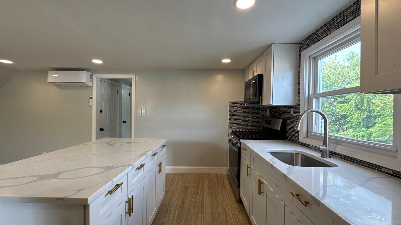 44 Old Bergen Rd in Jersey City, NJ - Building Photo