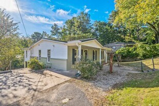 2161 Chapel Hill Rd in Birmingham, AL - Building Photo