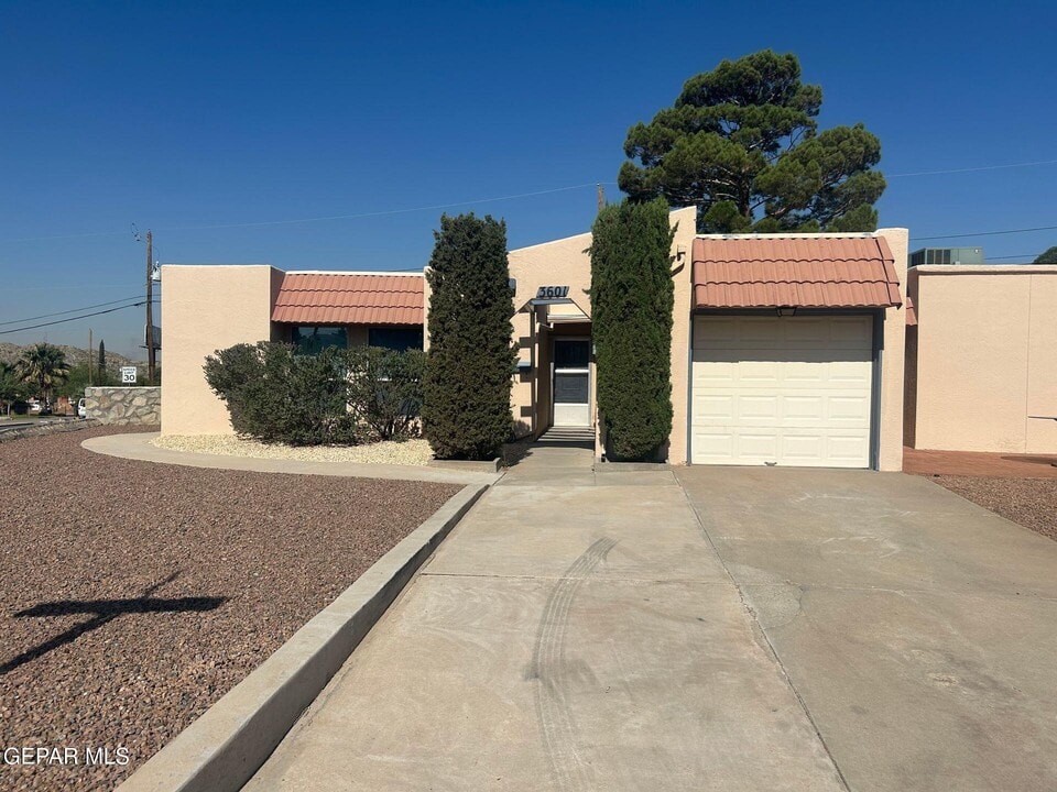 3601 Okeefe Dr in El Paso, TX - Building Photo