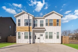 7710 Independence St in Houston, TX - Building Photo