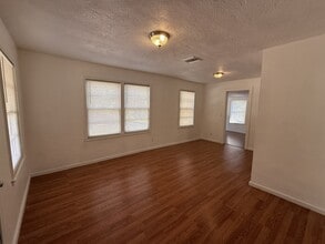 656 NE Lake Dr in Lake City, FL - Building Photo - Building Photo