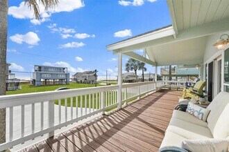 16634 Jamaica Beach Rd in Jamaica Beach, TX - Building Photo - Building Photo