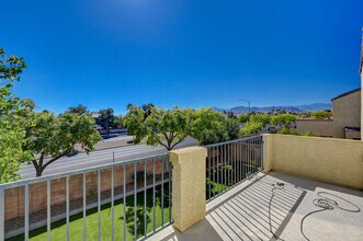 8125 Chestnut Hollow Ave in Las Vegas, NV - Building Photo - Building Photo