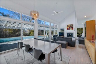94 S Country Rd in Remsenburg, NY - Building Photo - Building Photo