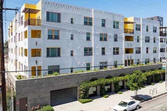 3411 Crenshaw Blvd in Los Angeles, CA - Building Photo