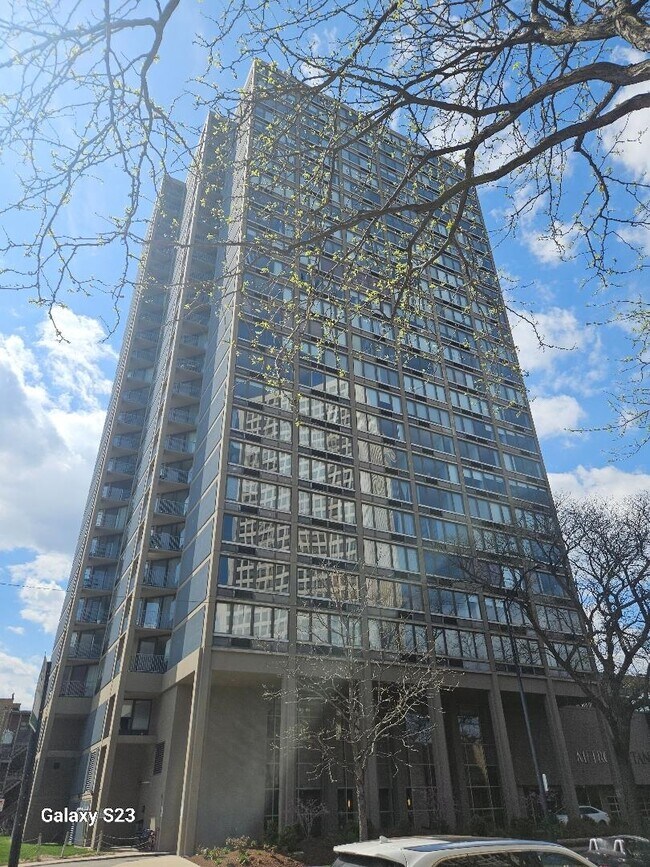 property at 5320 N Sheridan Rd