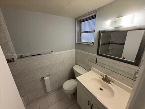 310 Fontainebleau Blvd in Miami, FL - Foto de edificio - Building Photo