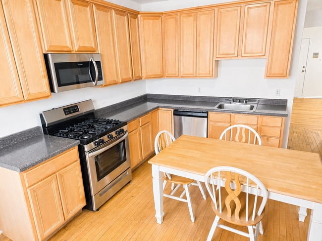 2239 N Western Ave, Unit 1R in Chicago, IL - Building Photo - Building Photo