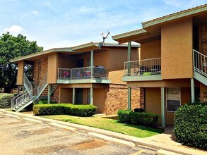 Courtyard Villas in Lubbock, TX - Building Photo - Building Photo