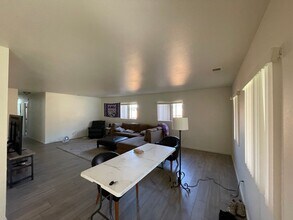 6608 Thornwood St in San Diego, CA - Foto de edificio - Building Photo