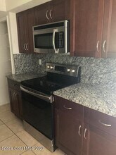 872 Americana Blvd NW in Palm Bay, FL - Building Photo - Building Photo