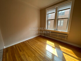 1361 W Estes Ave, Unit 3v in Chicago, IL - Building Photo - Building Photo