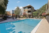 Carmel House in Walnut Creek, CA - Foto de edificio - Building Photo