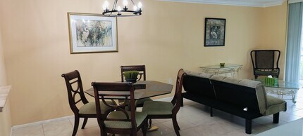 501 Forest Lakes Blvd in Naples, FL - Foto de edificio - Building Photo