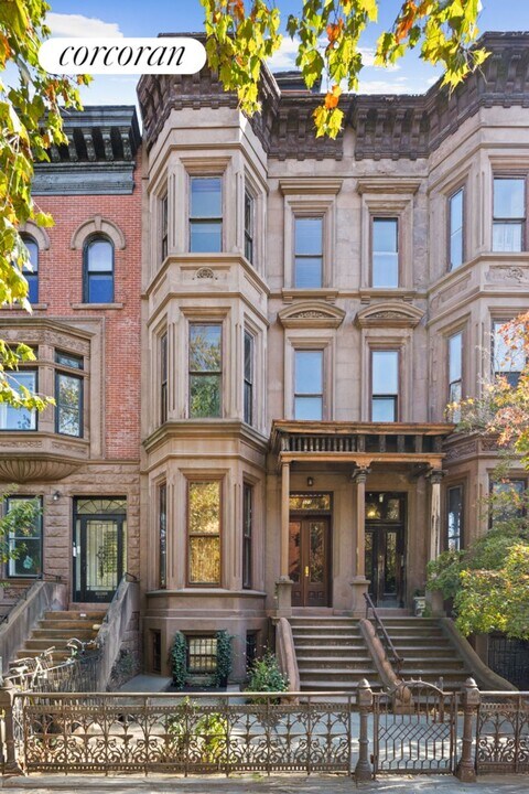 323 Washington Ave in Brooklyn, NY - Building Photo