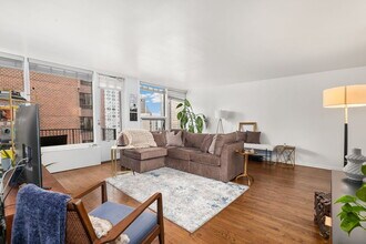 1400 N State Pky, Unit 15D in Chicago, IL - Building Photo - Building Photo