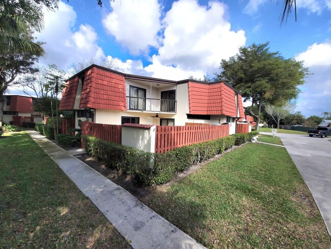 3648 Victoria Dr in West Palm Beach, FL - Building Photo - Building Photo