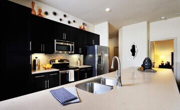 2828 Old Spanish Trl in Houston, TX - Building Photo - Building Photo