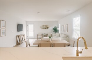 101 Cleat Dr in Surf City, NC - Building Photo