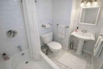 316 W 14th St, Unit 1 in New York, NY - Foto de edificio - Building Photo